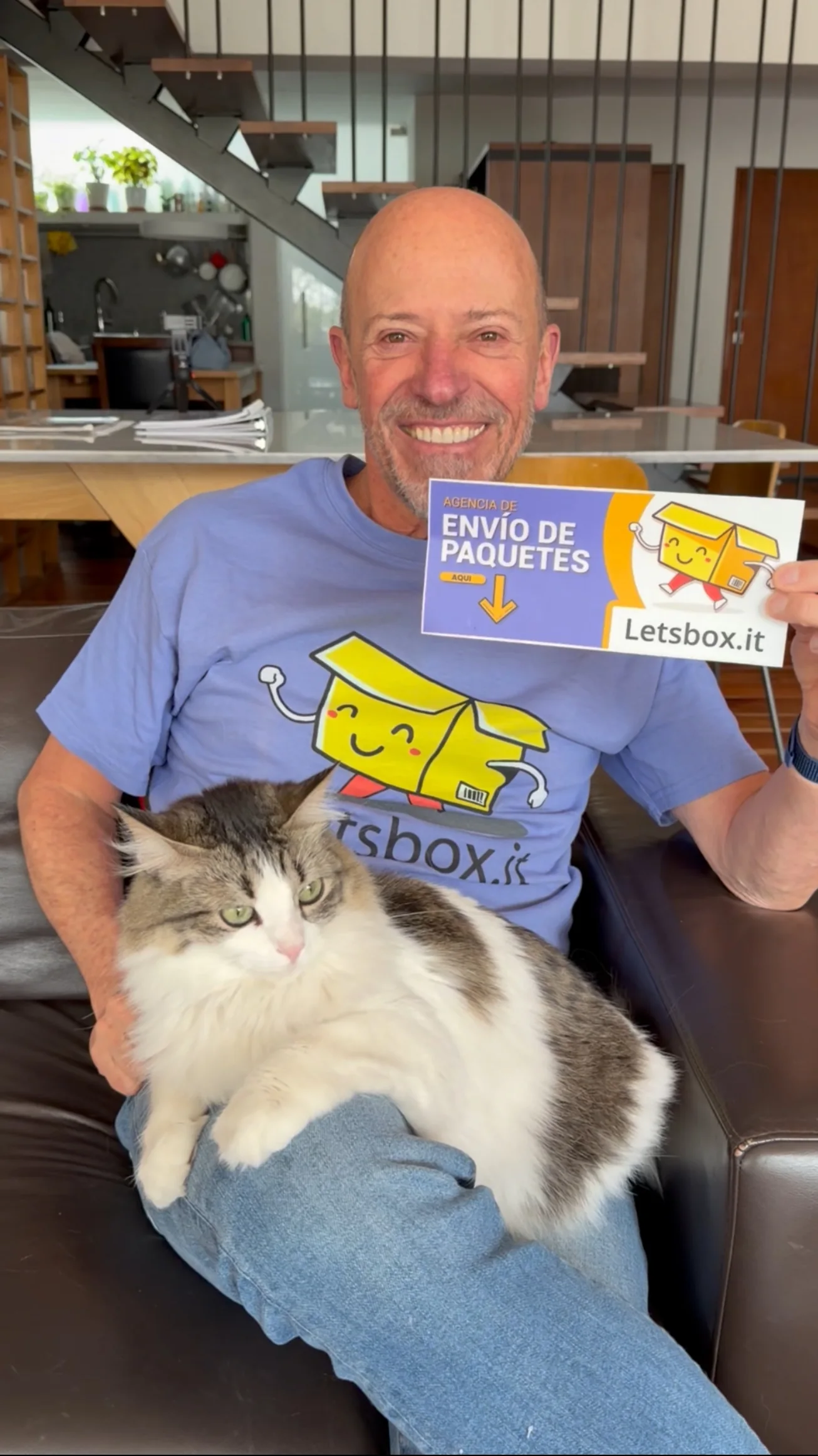 Letsbox.it client sending a package and reviewing service